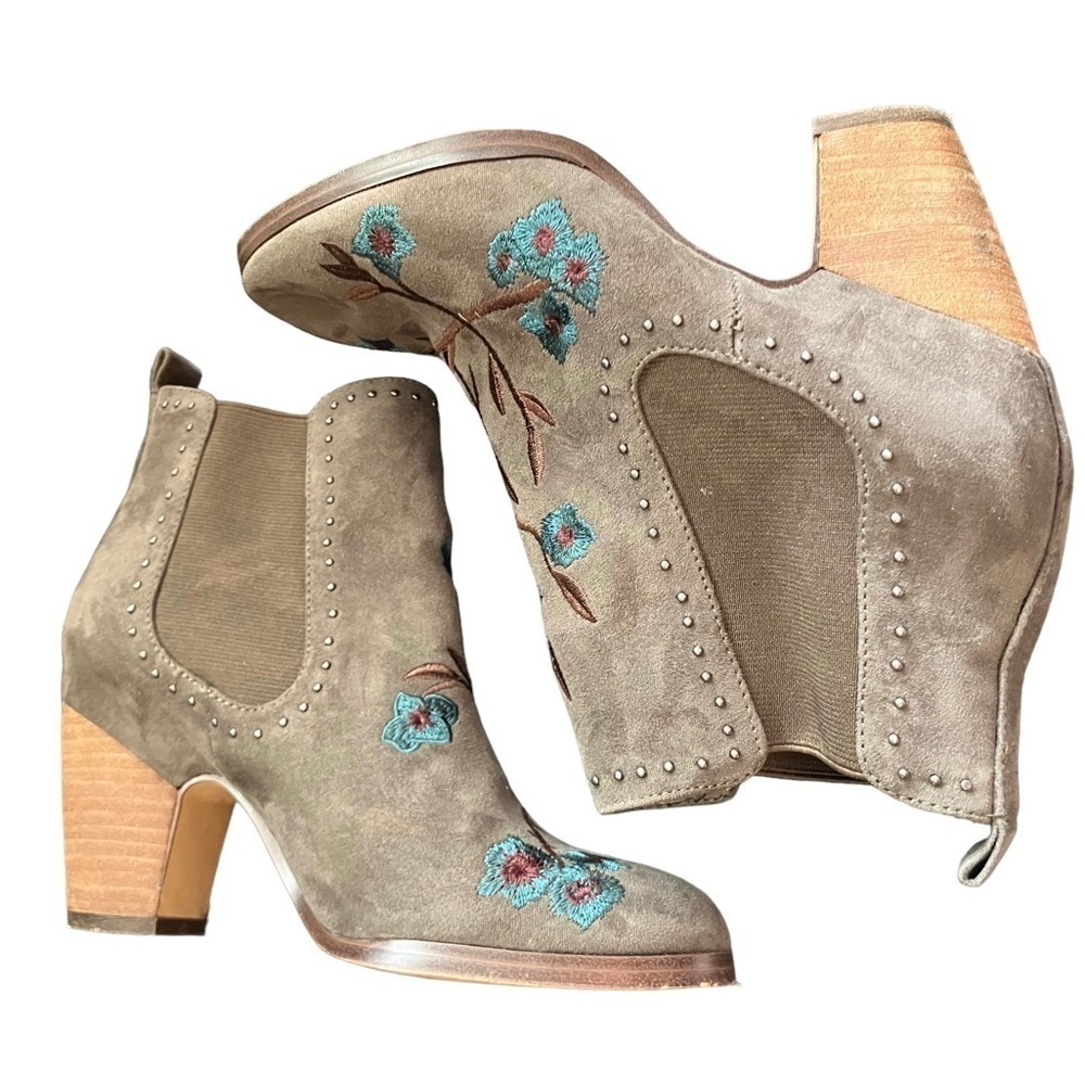 Crown Vintage Beige  Green Embossed Beads Suede 2.5” Heeled Ankle Boots SlipOn 6 - Picture 2 of 12